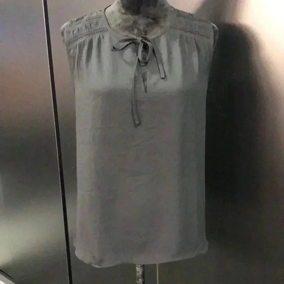 LOFT V-neck keyhole tie,cut out detail shoulder, sleeveless tunic,tank top - Picture 1 of 11